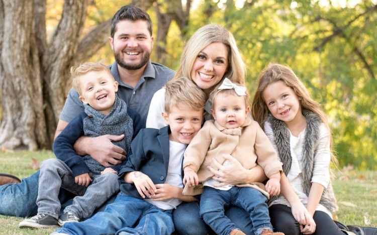 Továbbra is változatlan feltételekkel érvényesíthető a négy vagy több gyermeket nevelő anyák kedvezménye