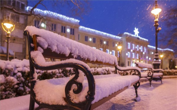 Már 40 balesethez hívták a tűzoltókat a havazás miatt