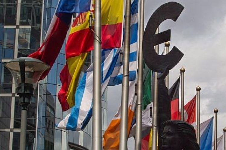 Londoni elemzők: három eurótagállam a világ tíz legkockázatosabb adósa között