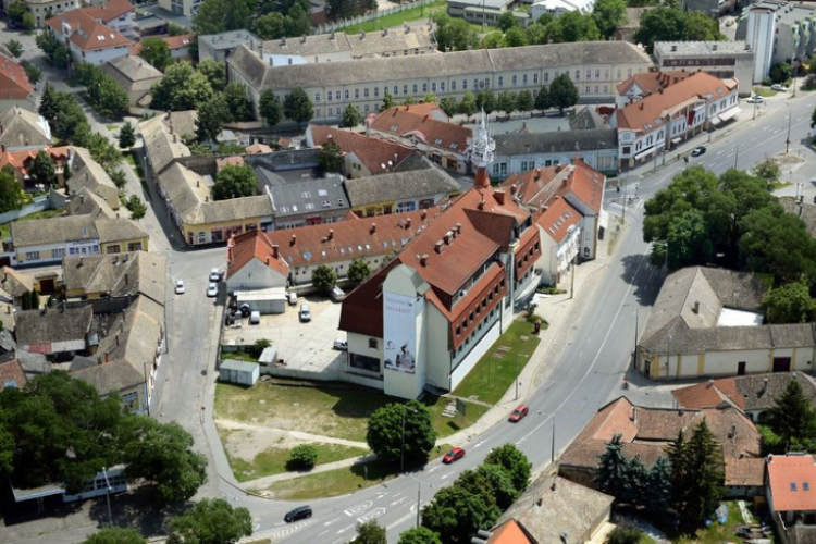 Baja a Duna partján lévő  város