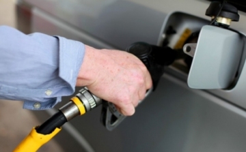 Most csökken az üzemanyagok ára