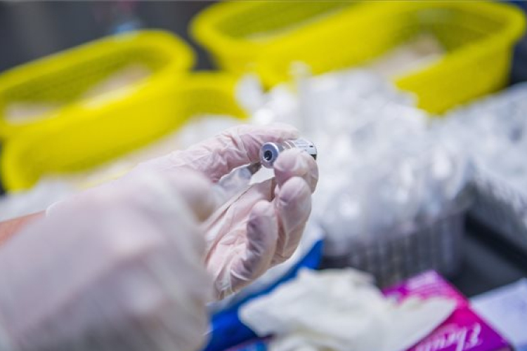 A 12 éven felüli regisztráltak 83 százalékát már beoltották