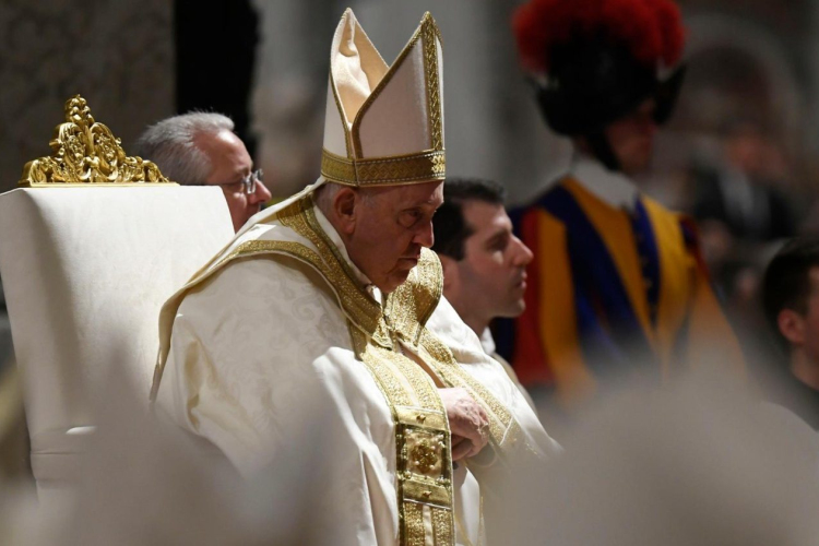 Ferenc pápa a mai világban megalázott Krisztusokról írt a nagypénteki meditációkban
