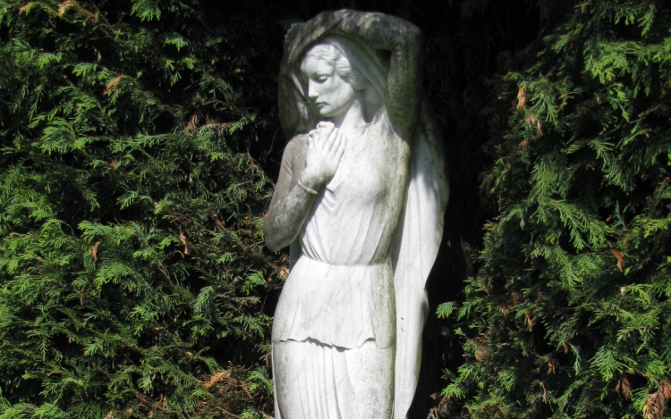 Két és félmilliós értékű szobrot lopott a temetőből