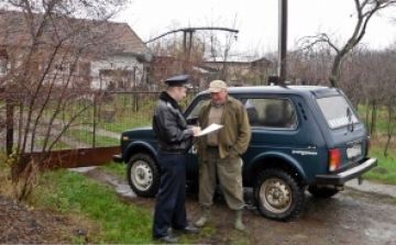 Élet a tanyán: ismerősként köszöntik az idősek a rendőröket