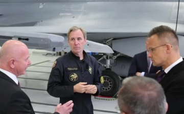 Szijjártó Péter: új repülésfejlesztési központot hoz létre Magyarországon a Gripeneket gyártó Saab-csoport