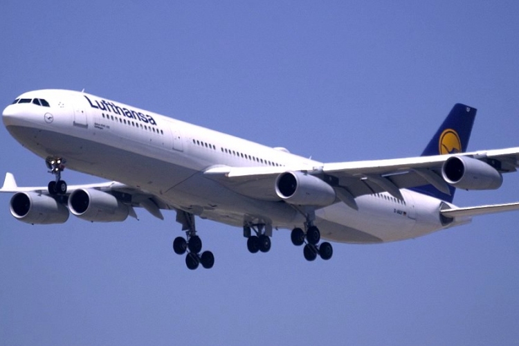 Budapesten szakította meg útját a Lufthansa egyik járata