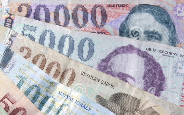 Csökkent a háztartások adóssága, nőttek a megtakarítások