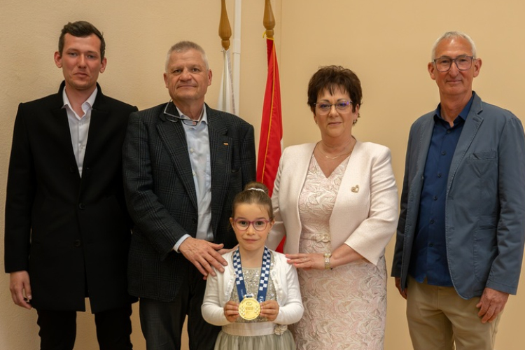 Horváth Andrea gokartversenyző, FIA Elnöki Éremben részesült.