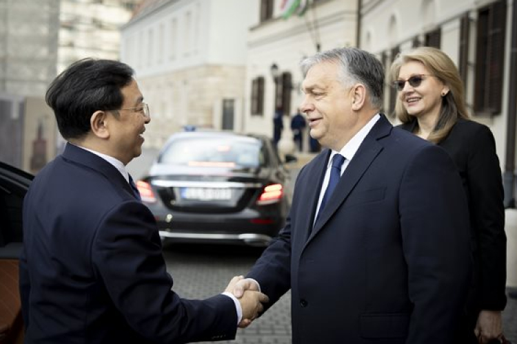 Orbán Viktor a BYD autógyártó vezetőivel tárgyalt