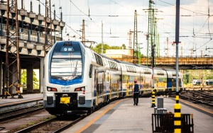 MÁV: az utószezonban is sűrűbben indulnak a vonatok a Balaton felé